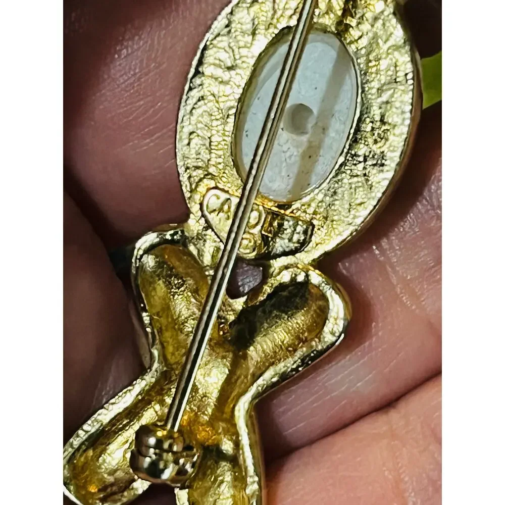 Vintage CAROLEE Brooch Gold Tone Cabochon Pearl Pin XO Faux Twist Criss Cross ex